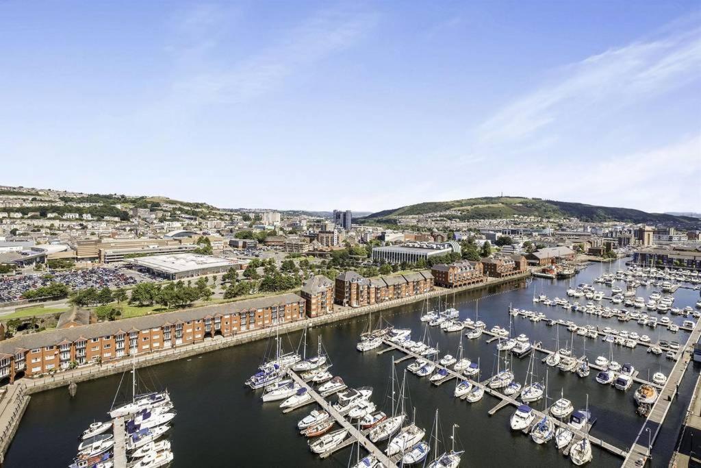 Beach On The Doorstep Meridian Tower Marina Swansea Apartment Exterior photo