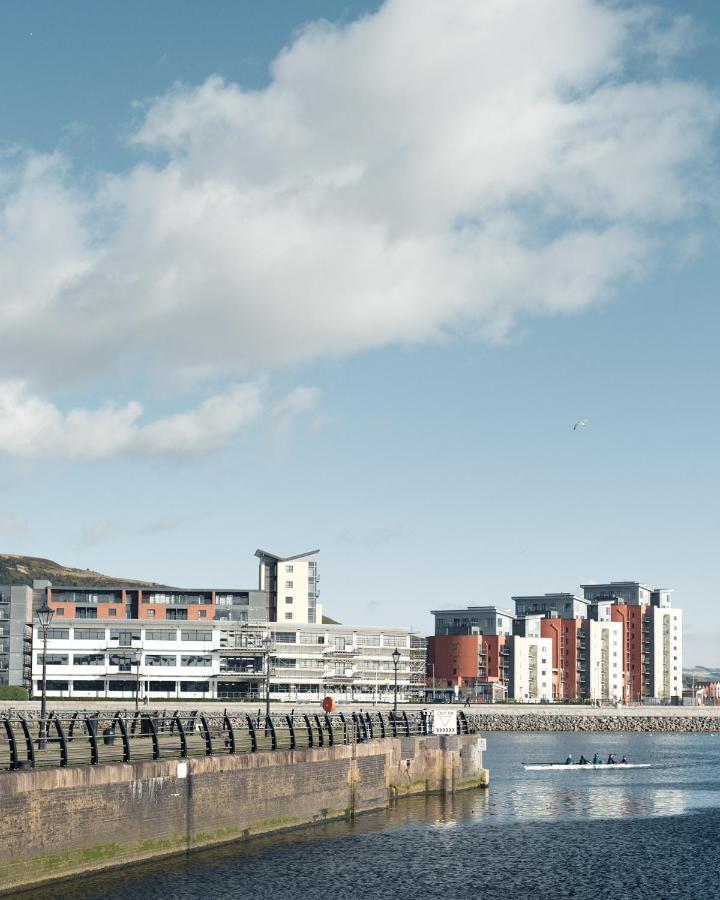 Beach On The Doorstep Meridian Tower Marina Swansea Apartment Exterior photo