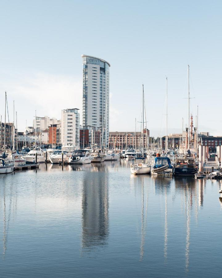 Beach On The Doorstep Meridian Tower Marina Swansea Apartment Exterior photo